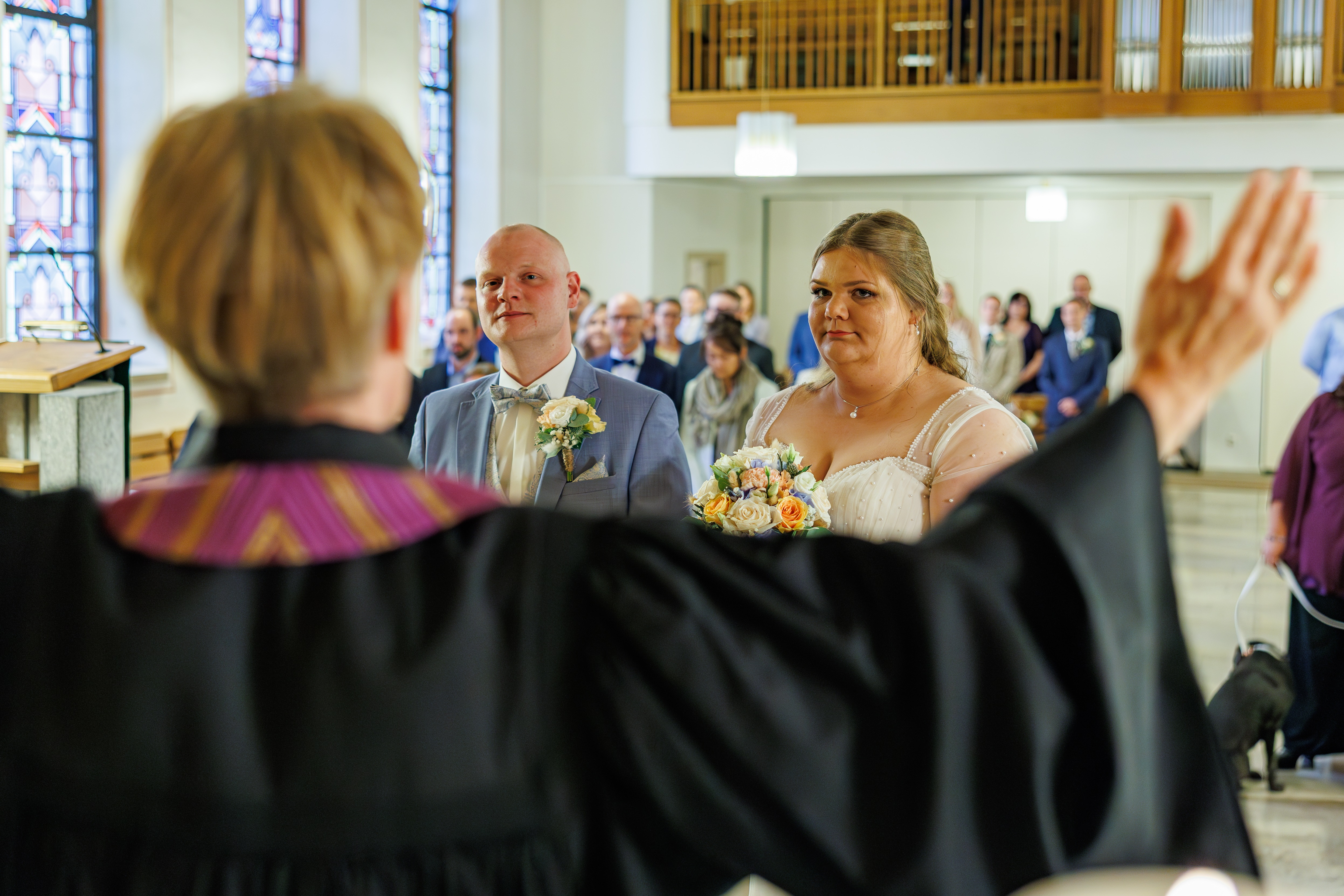 Foto: Hochzeitspaar während der Segnung