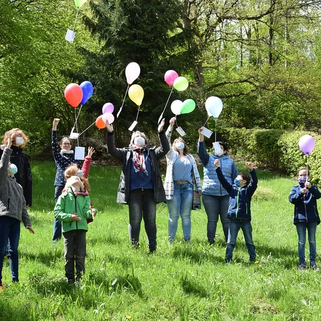 Foto: Gruppenbild mit Ballons