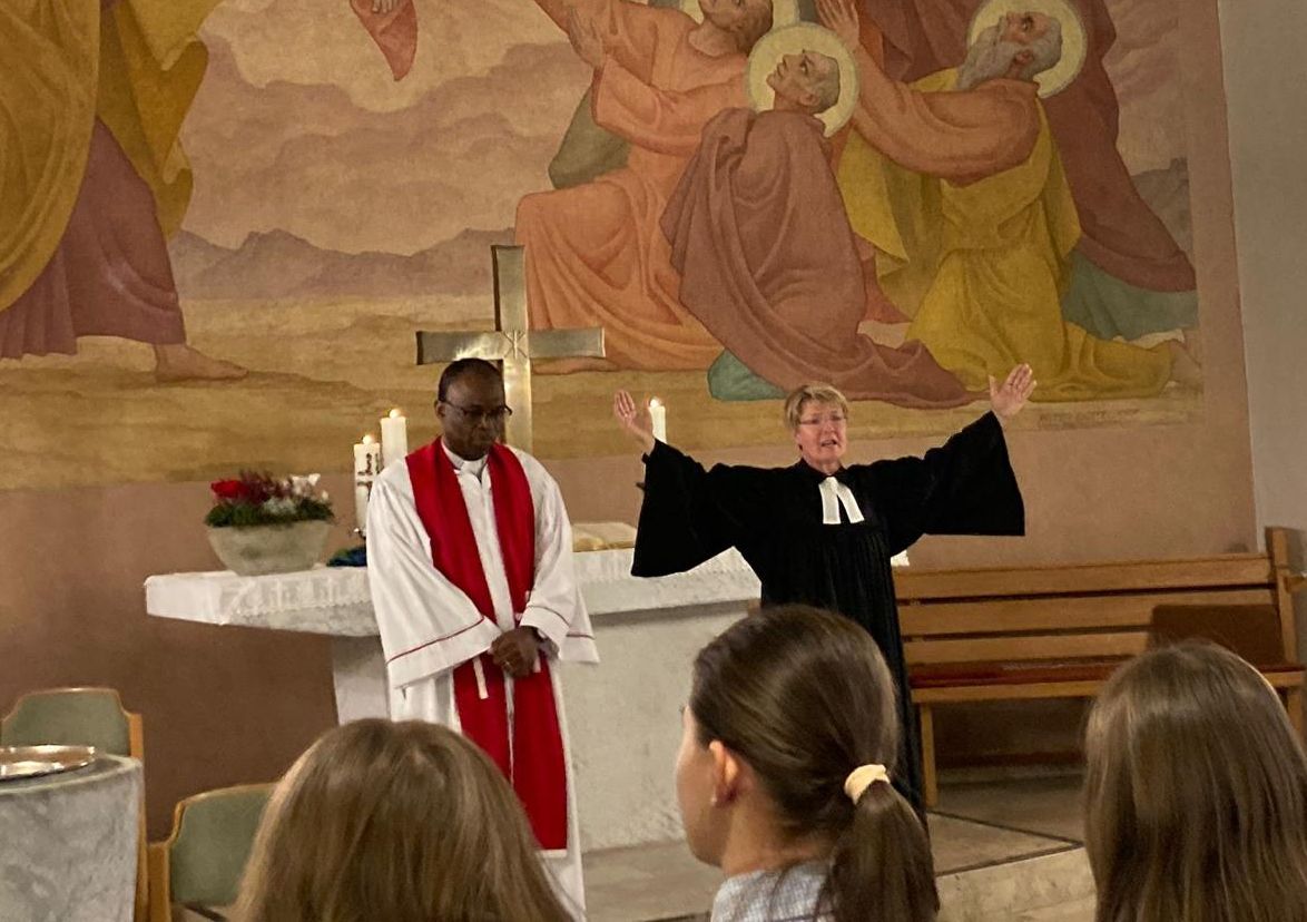 Foto: Pfarrerin Bach und Pfarrer Boango