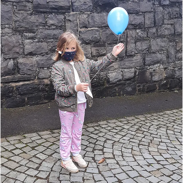 Foto: Kind lässt Ballon starten