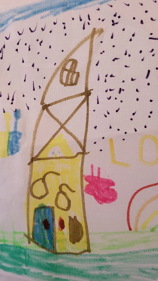 Foto: Taschen mit gemalten Bildern zum Thema